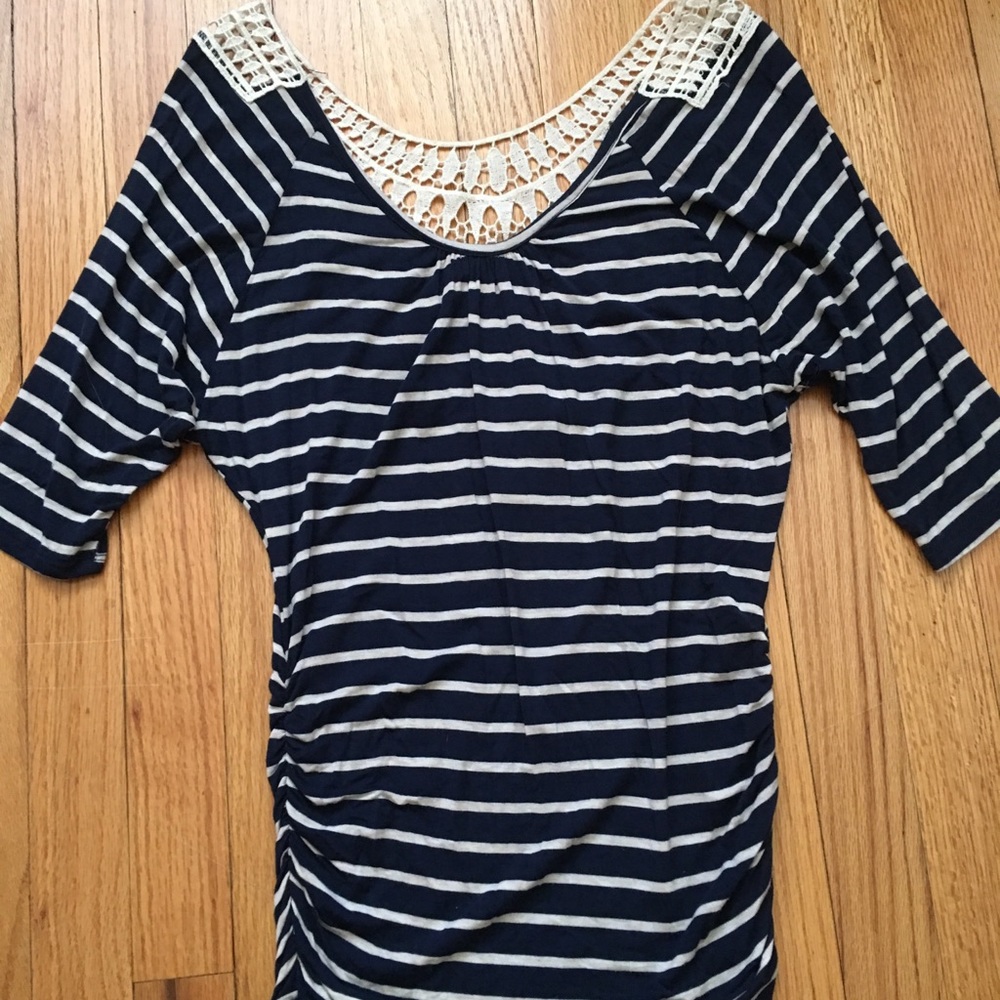 LACE CUTOUT SHIRT